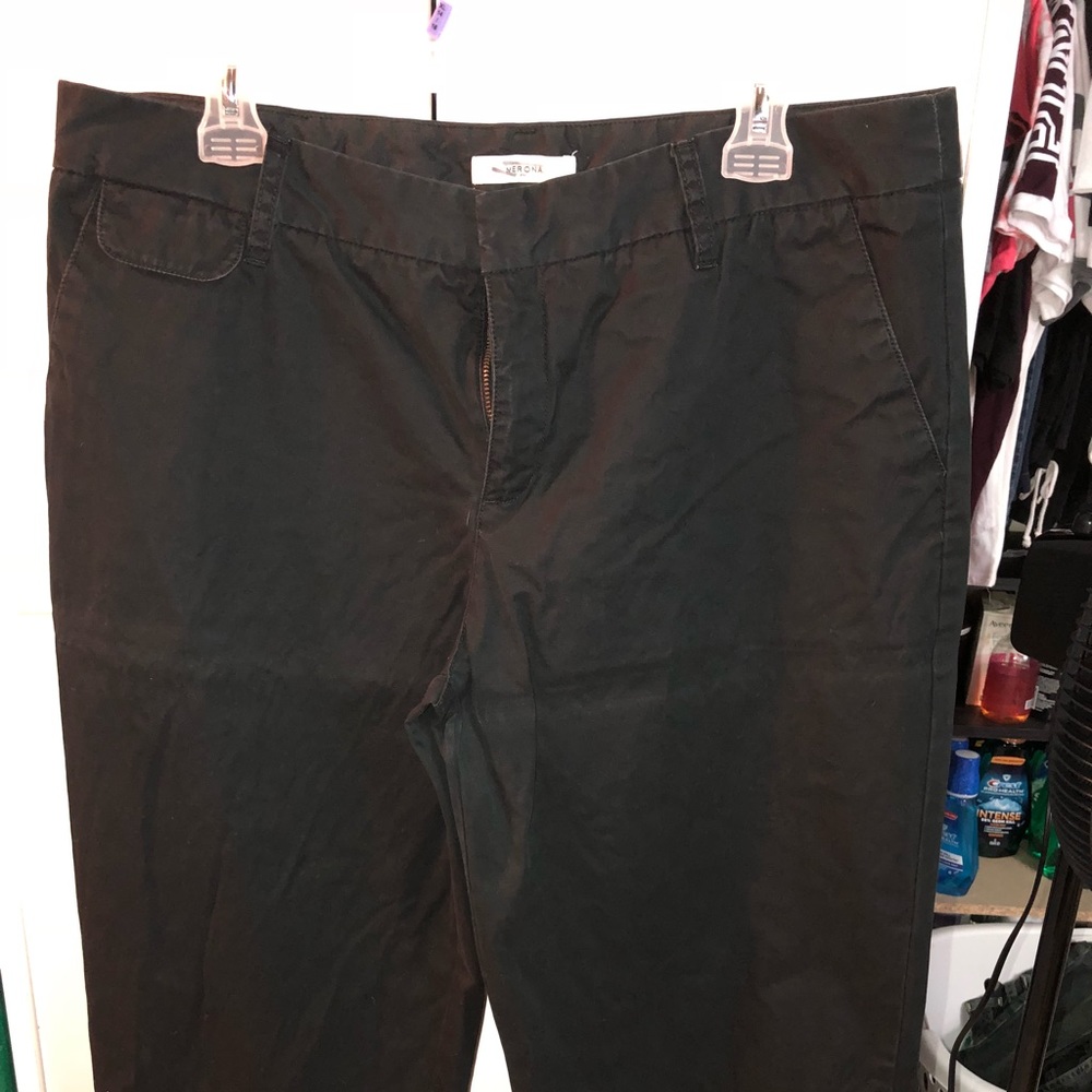 Black capris